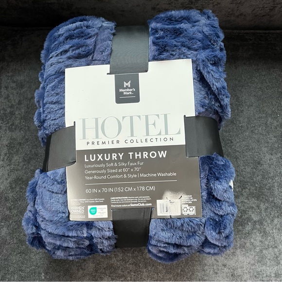 Bedding Nwt Members Mark Luxury Faux Fur Throw 6 X 70 Navy Ruched